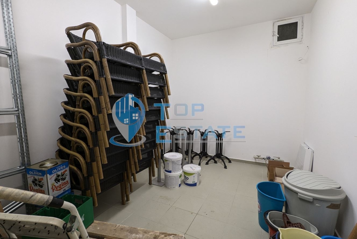 Търговска сграда на два етажа в центъра на град Златарица - 0