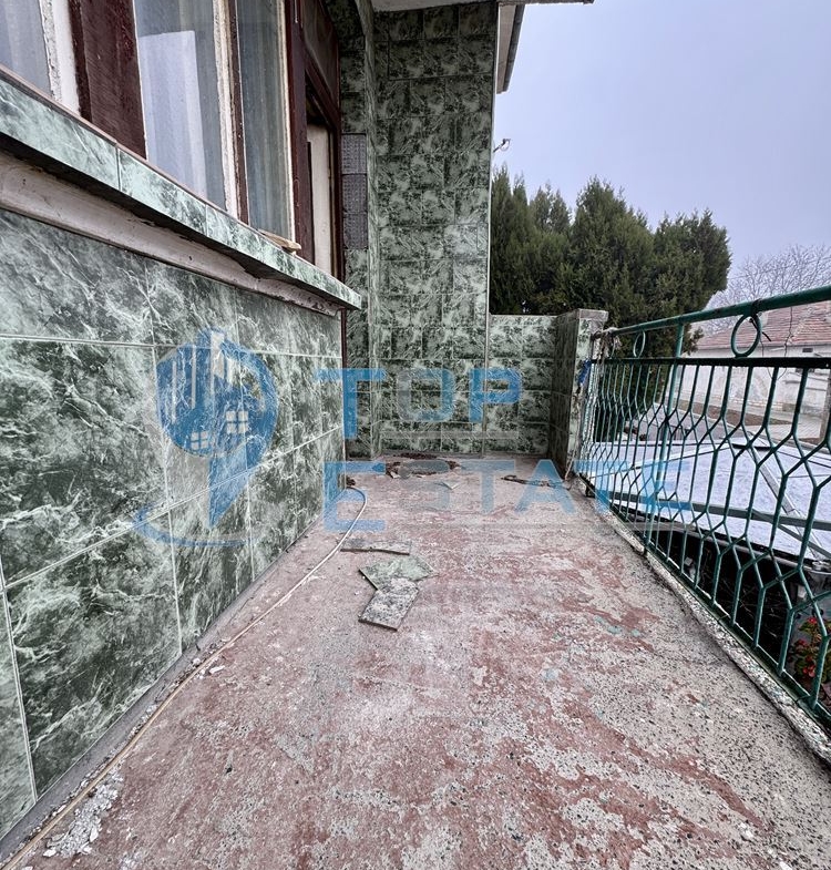 Етаж от къща с гараж в град Павликени, област Велико Търново - 0