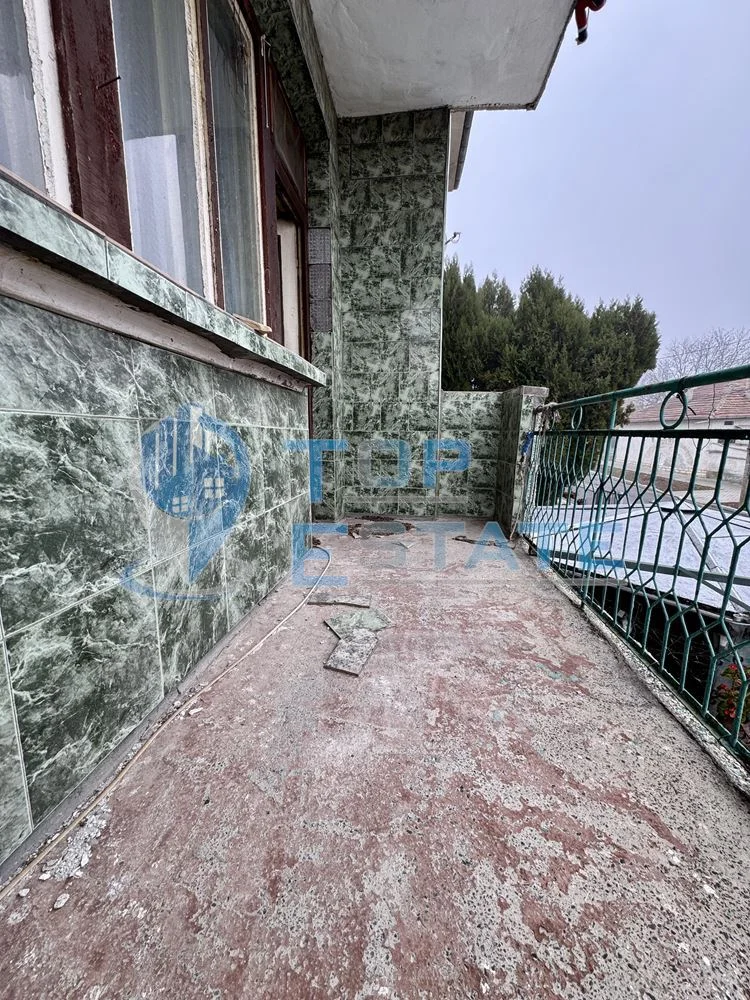 Етаж от къща с гараж в град Павликени, област Велико Търново - 0