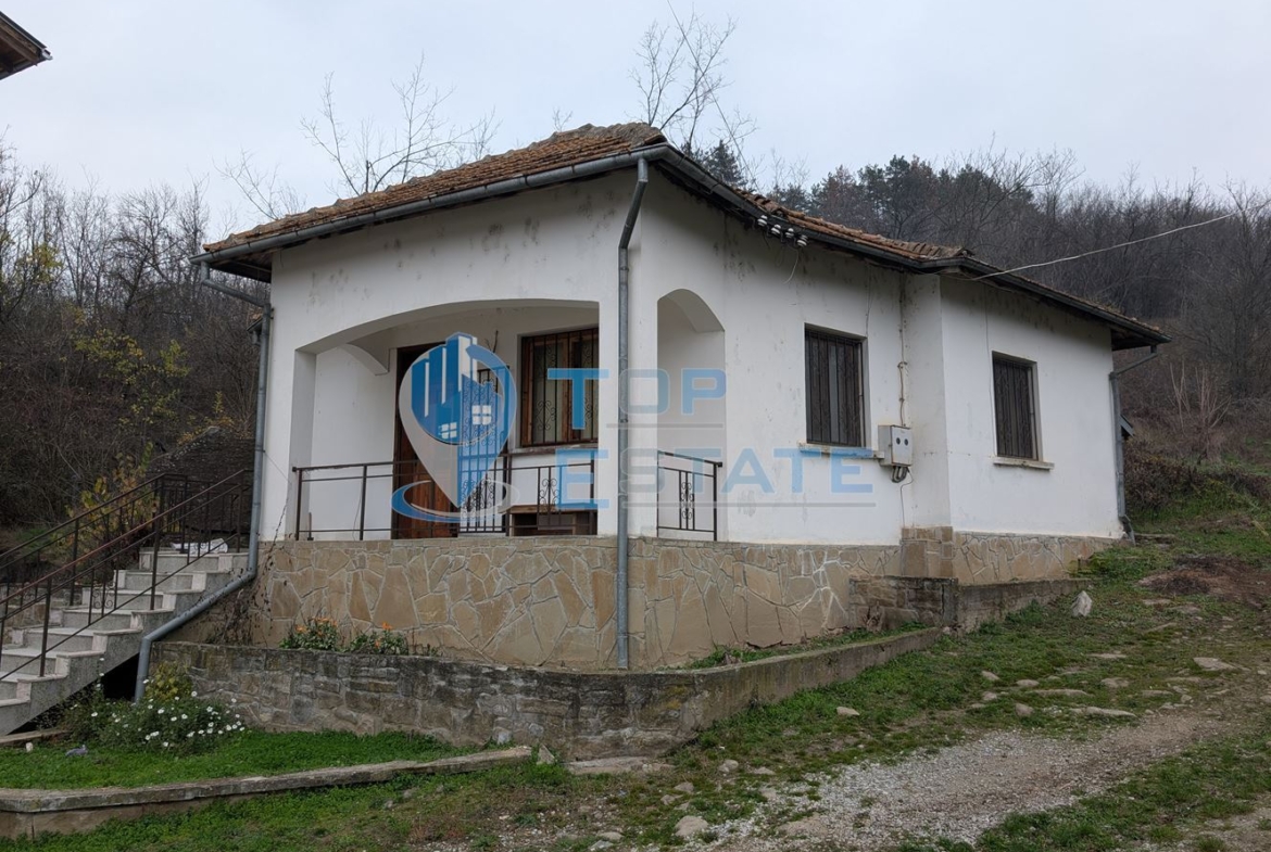 Едноетажна монолитна къща в центъра на град Златарица - 0