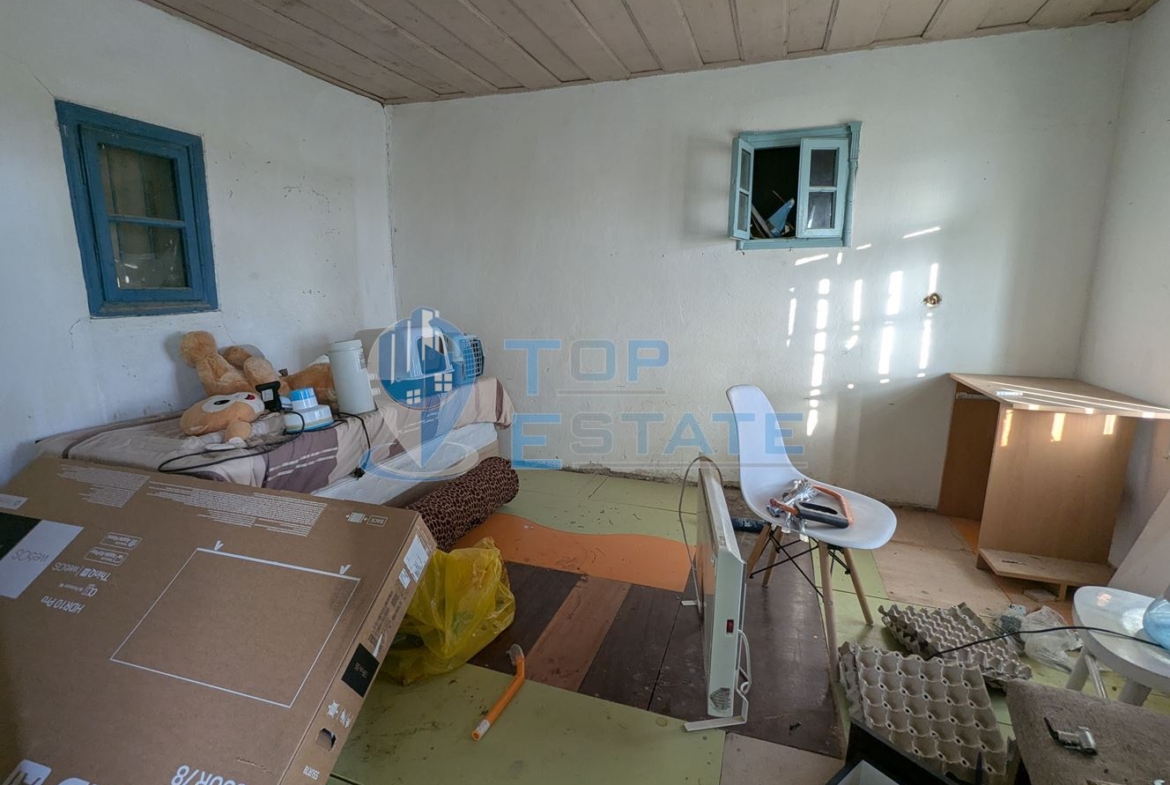 Ремонтирана къща с кладенец в село Поликраище, област Велико Търново - 0