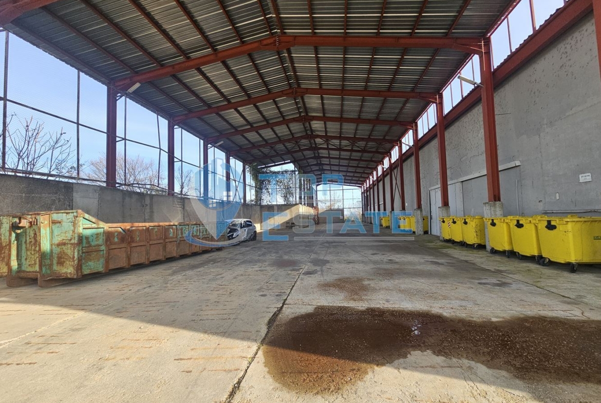 Инвестиционен промишлен имот с 2400 кв. м застроена площ и парцел с площ 20 дка - 0