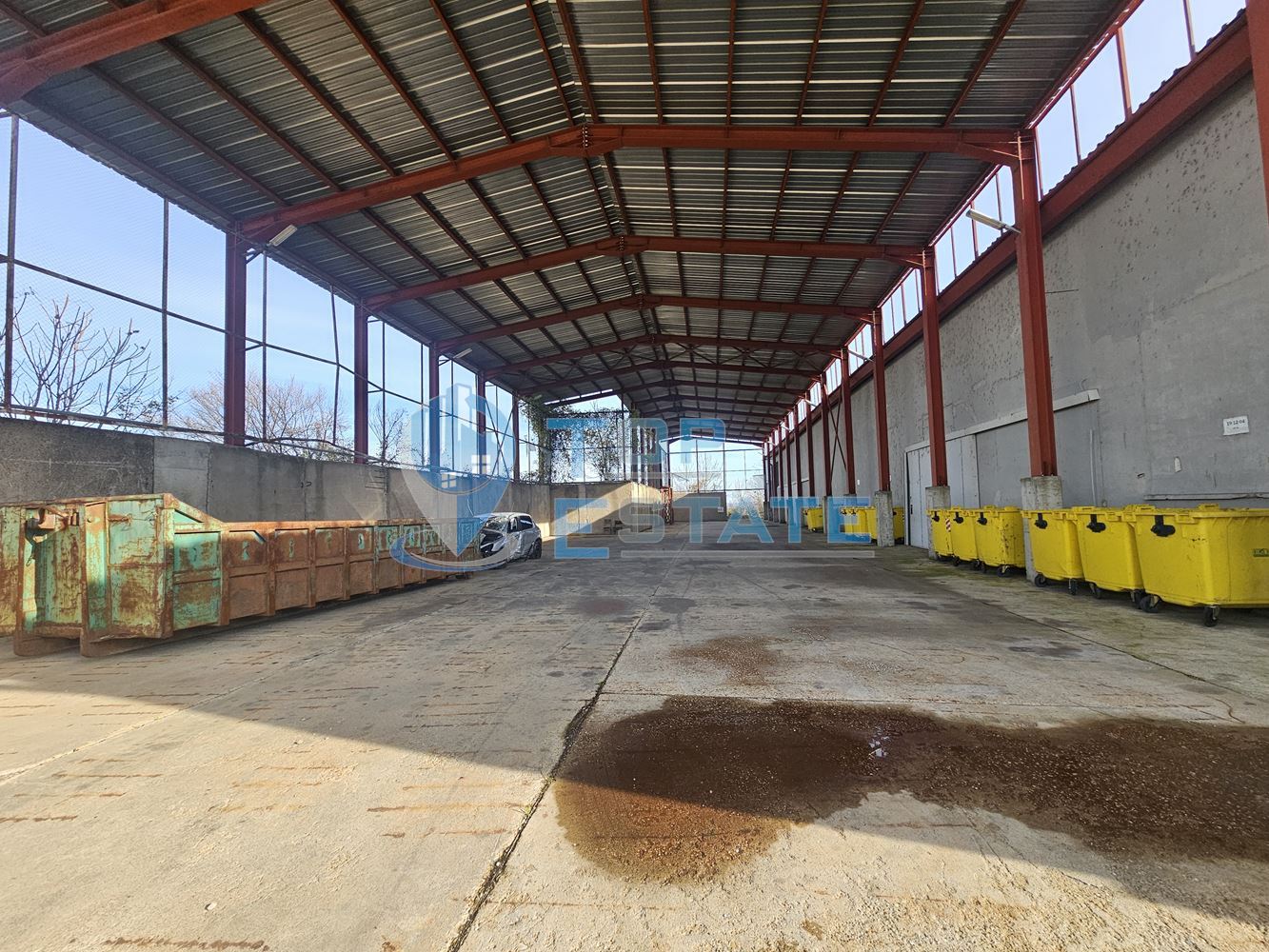 Инвестиционен промишлен имот с 2400 кв. м застроена площ и парцел с площ 20 дка - 0