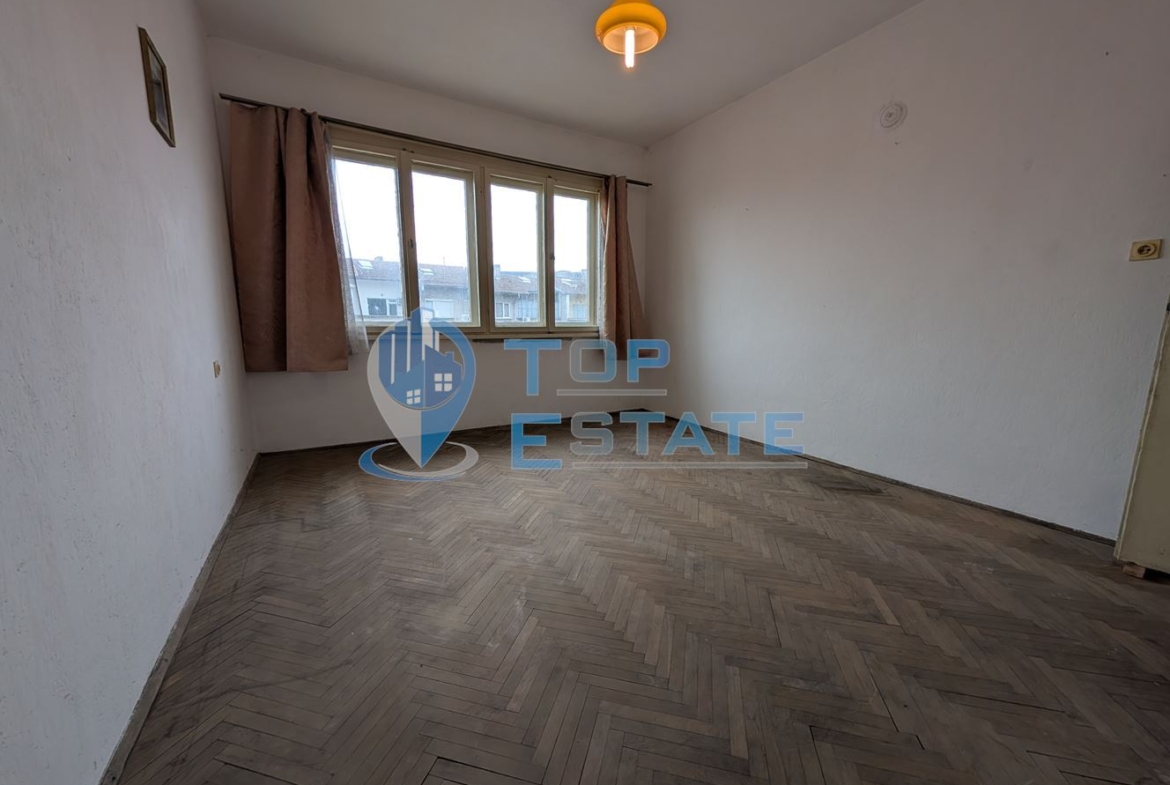 Многостаен тухлен апартамент в центъра на град Горна Оряховица - 0