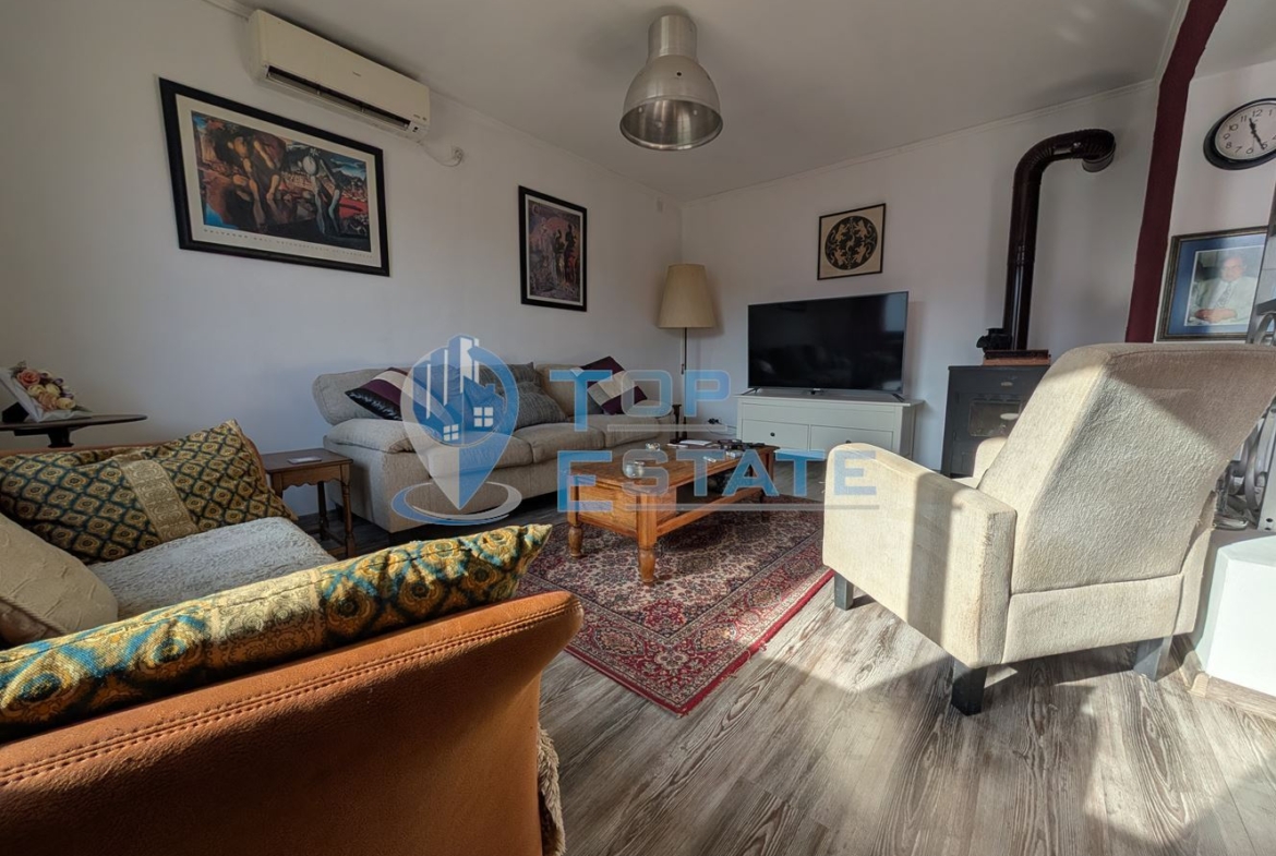 Ремонтирана и обзаведена къща с гараж в село Климентово - 0