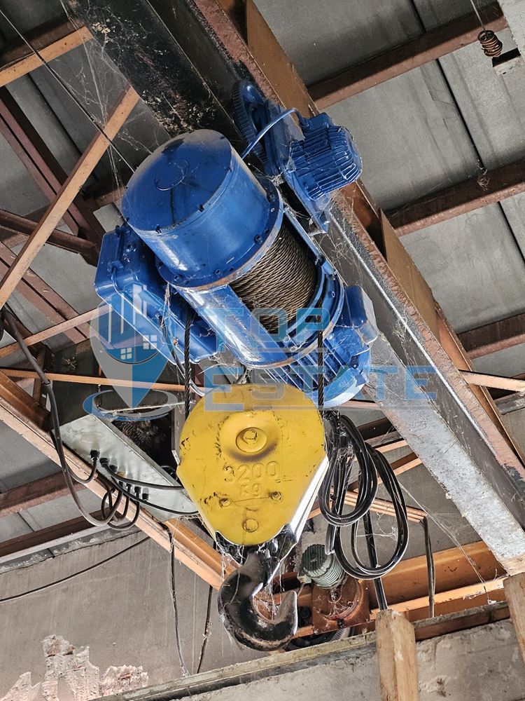 Инвестиционен промишлен имот с 2400 кв. м застроена площ и парцел с площ 20 дка - 0