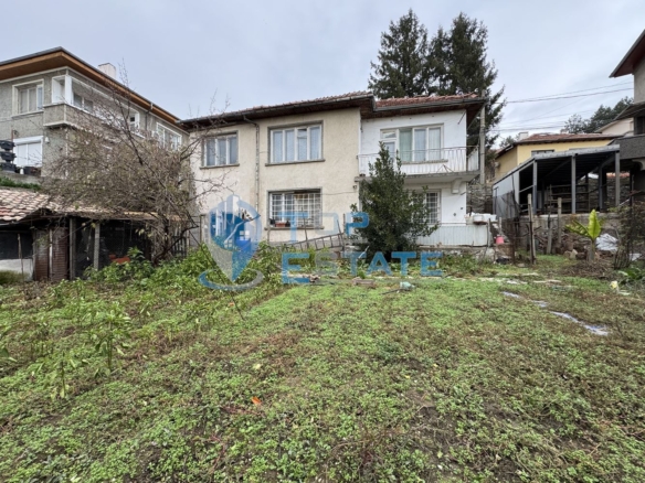 Парцел със сграда в квартал Акация, град Велико Търново - 0