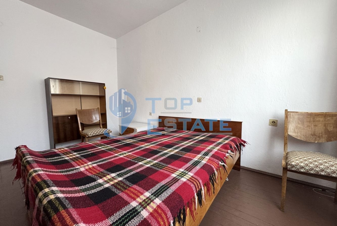 Многостаен тухлен апартамент с гараж и сутерен в центъра на град Велико Търново - 0