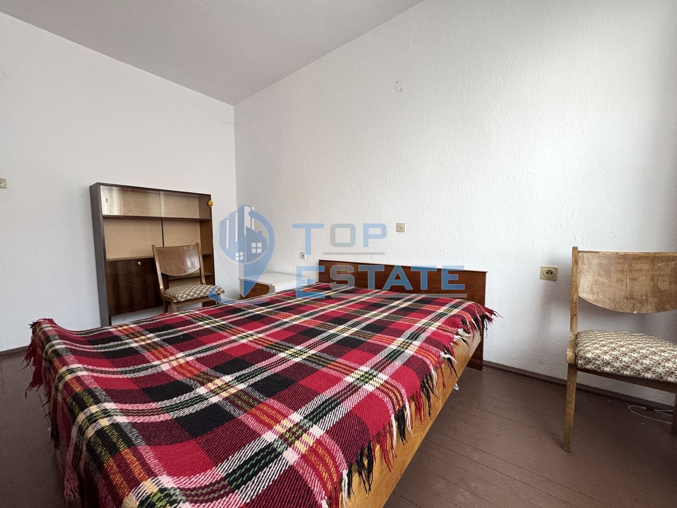 Многостаен тухлен апартамент с гараж и сутерен в центъра на град Велико Търново-0 Многостаен тухлен апартамент с гараж и сутерен в центъра на град Велико Търново - 0