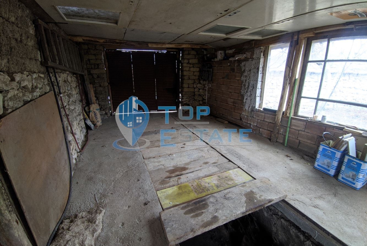 Двуетажна къща с голям двор в село Мусина - 0