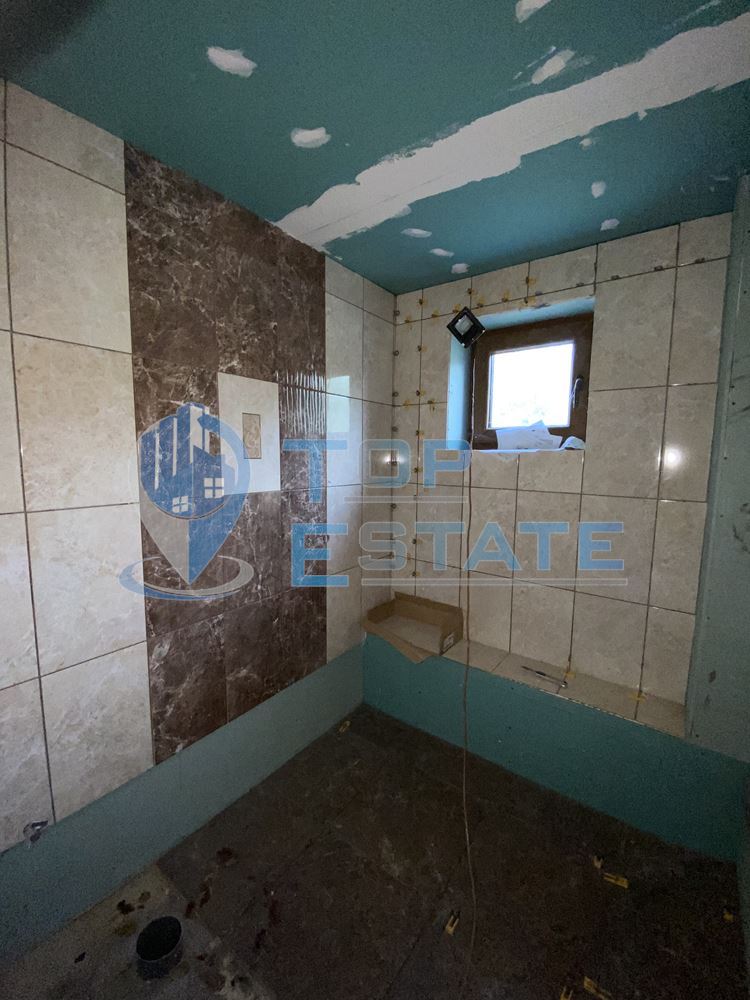 Двуетажна тухлена къща с панорамна гледка в Еленския балкан-0 Двуетажна тухлена къща с панорамна гледка в Еленския балкан - 0