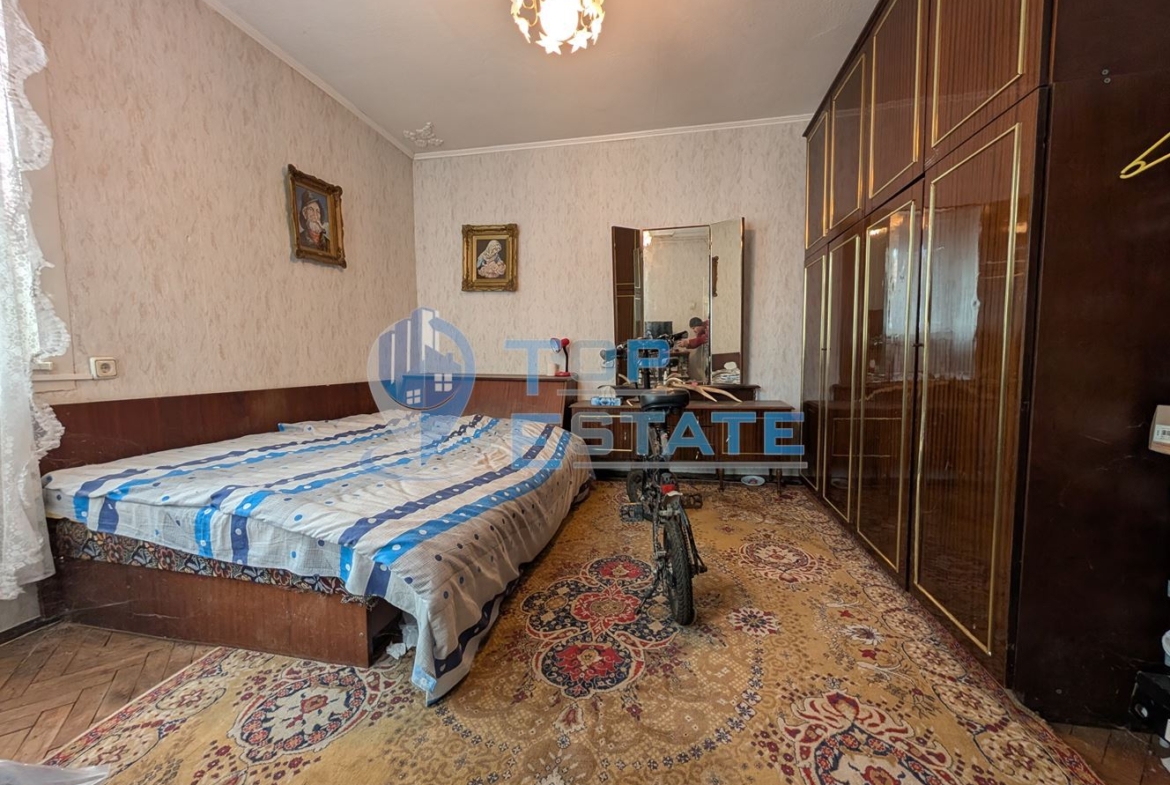 Две къщи, лятна кухня и гараж с голям двор в град Горна Оряховица - 0