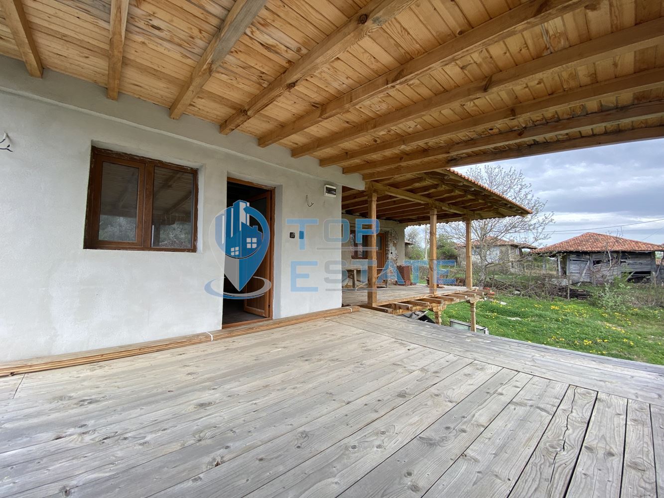 Двуетажна тухлена къща с панорамна гледка в Еленския балкан-0 Двуетажна тухлена къща с панорамна гледка в Еленския балкан - 0