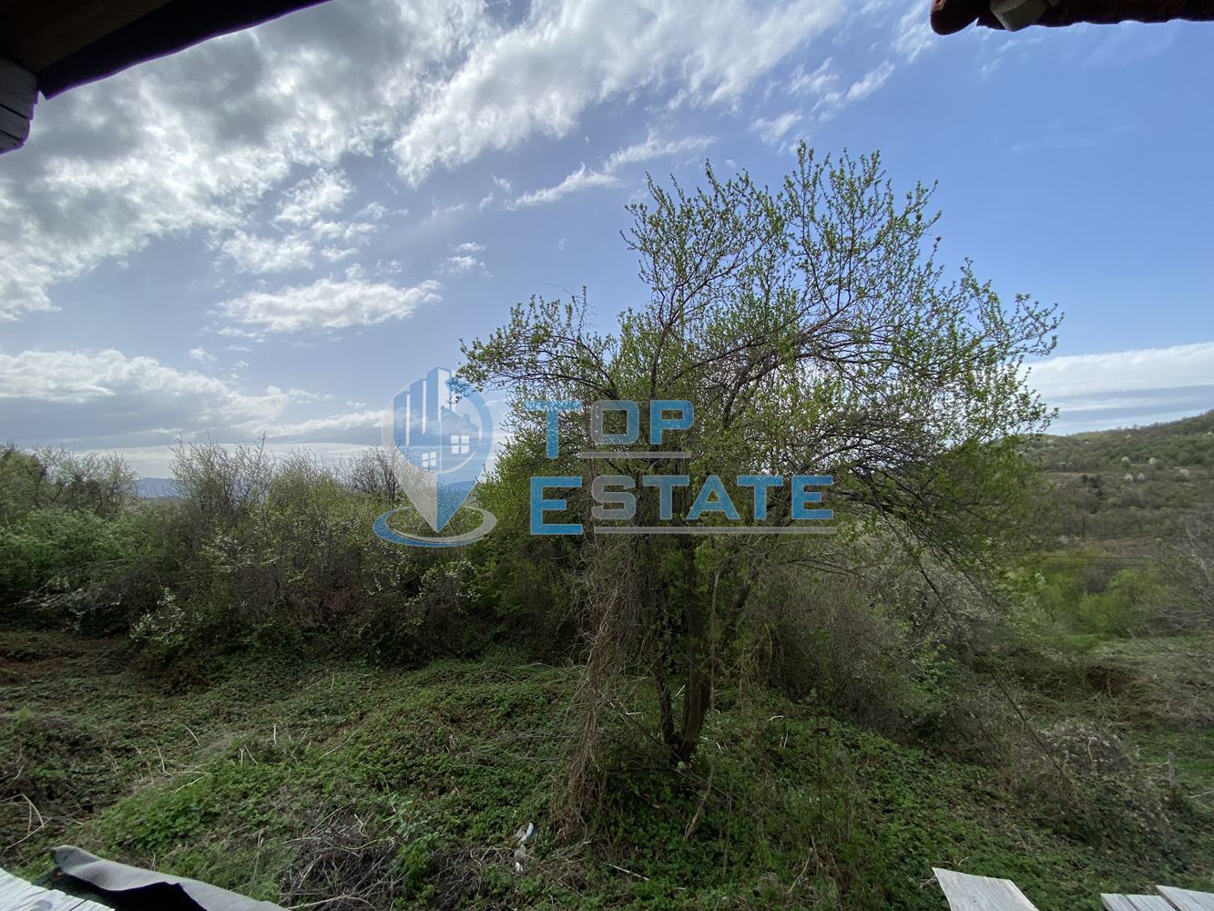 Двуетажна тухлена къща с панорамна гледка в Еленския балкан-0 Двуетажна тухлена къща с панорамна гледка в Еленския балкан - 0