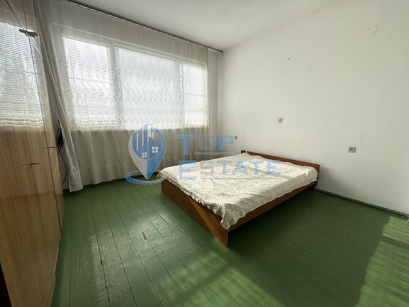 Многостаен тухлен апартамент с гараж и сутерен в центъра на град Велико Търново-0 Многостаен тухлен апартамент с гараж и сутерен в центъра на град Велико Търново - 0