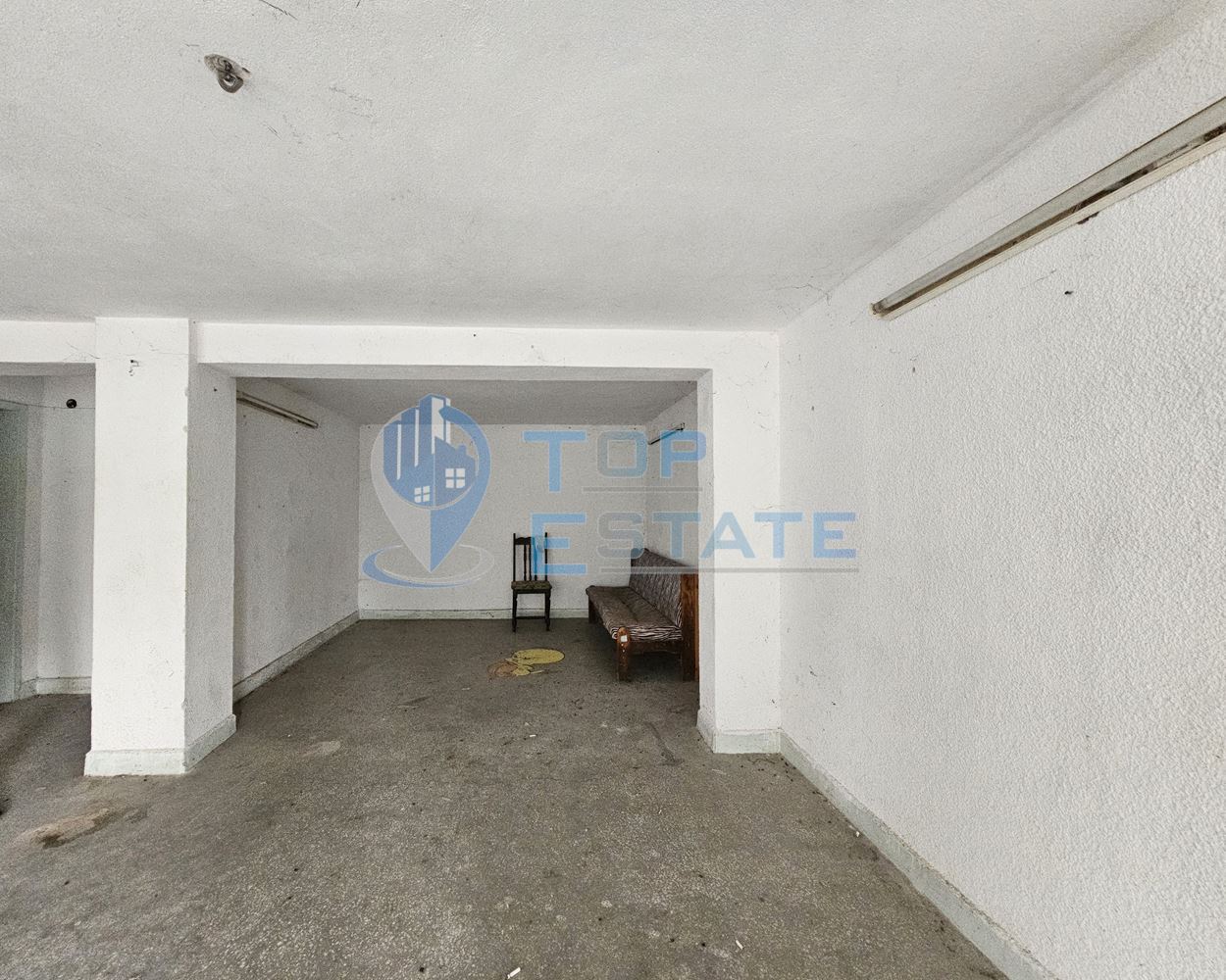 Просторно южно търговско помещение в центъра на град Велико Търново-0 Просторно южно търговско помещение в центъра на град Велико Търново - 0