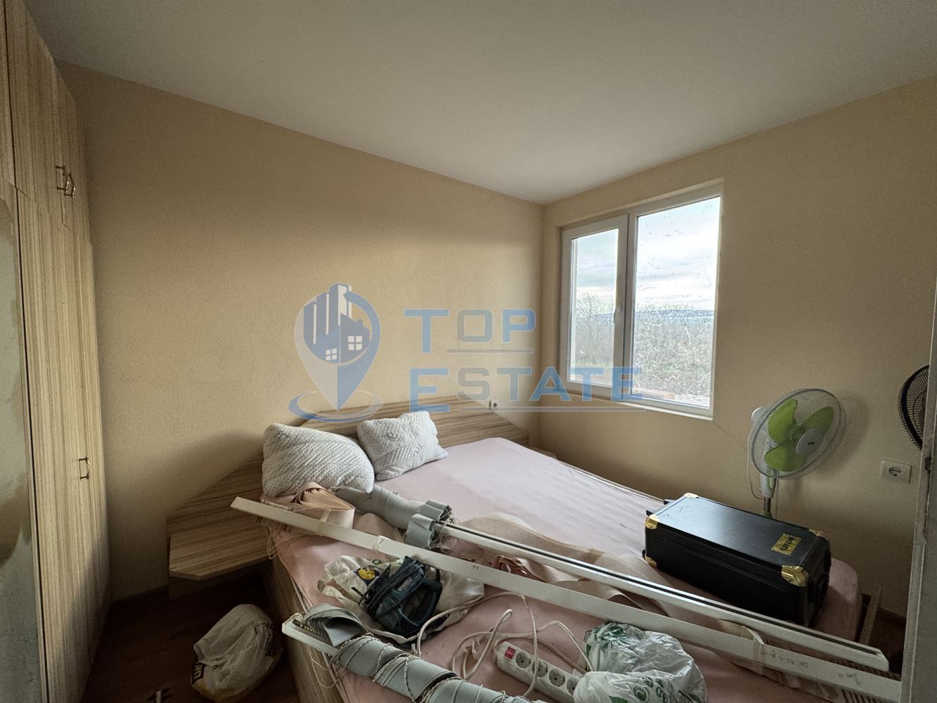 Тухлена къща с голям двор в с. Хотница, област Велико Търново-0 Тухлена къща с голям двор в с. Хотница, област Велико Търново - 0