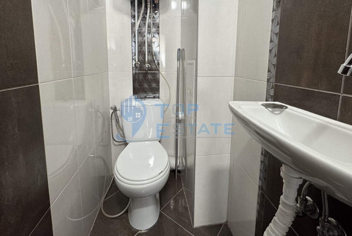 Обзаведен тристаен апартамент под наем с две спални в кв. Акация, гр. Велико Търново - 0