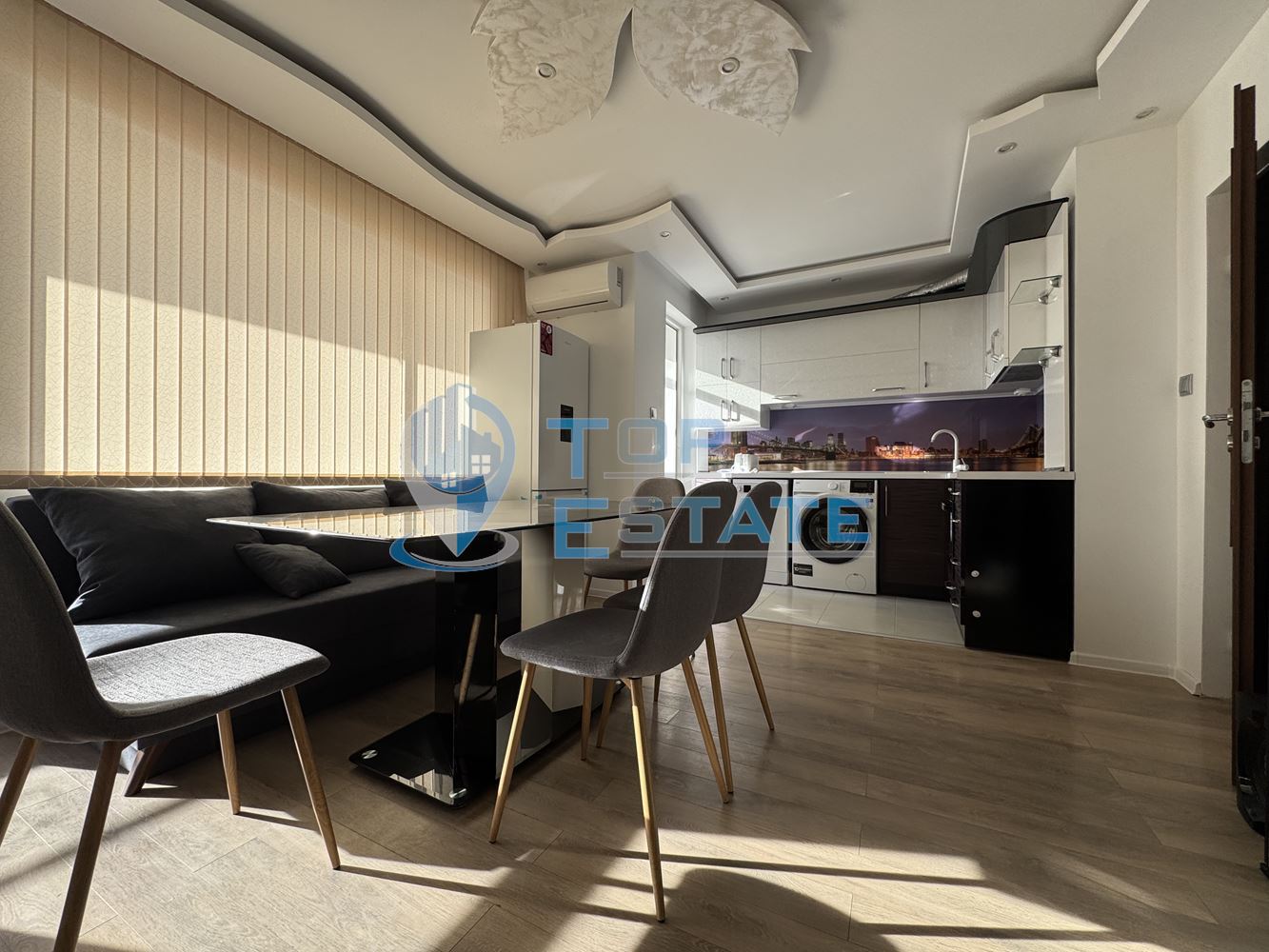 Обзаведен тристаен апартамент под наем с две спални в кв. Акация, гр. Велико Търново - 0