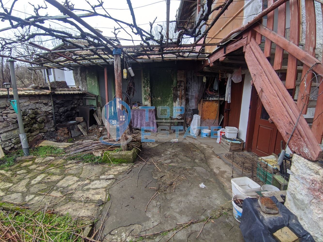 Двуетажна къща с голям двор в село Мусина - 0