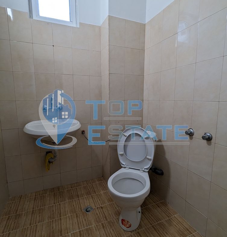 Търговска сграда на два етажа в центъра на град Златарица - 0