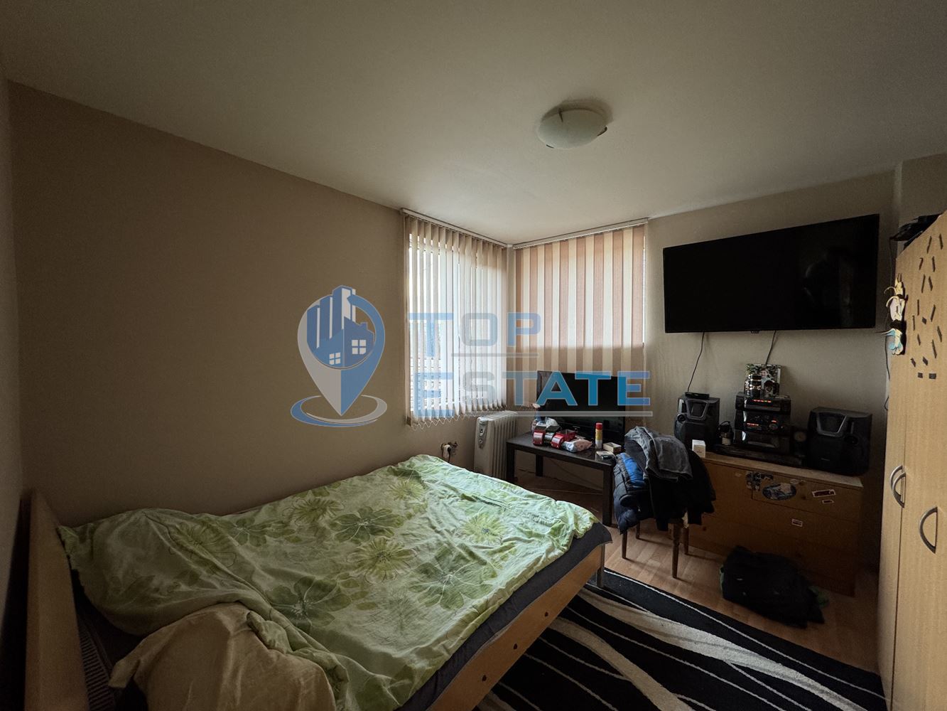 Тухлена къща с голям двор в с. Хотница, област Велико Търново-0 Тухлена къща с голям двор в с. Хотница, област Велико Търново - 0