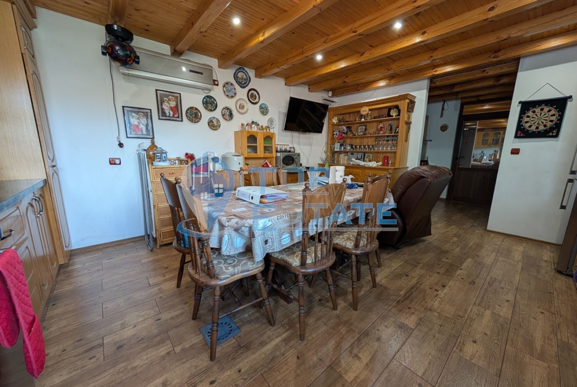 Две къщи, лятна кухня и гараж с голям двор в град Горна Оряховица - 0