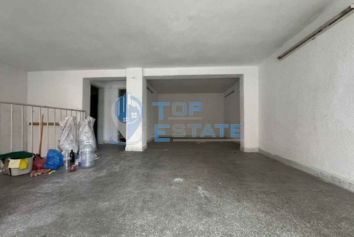 Просторно южно търговско помещение в центъра на град Велико Търново - 0