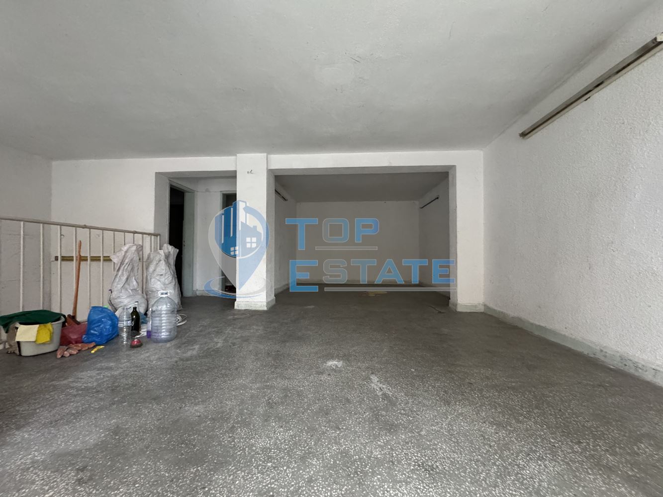 Просторно южно търговско помещение в центъра на град Велико Търново-0 Просторно южно търговско помещение в центъра на град Велико Търново - 0