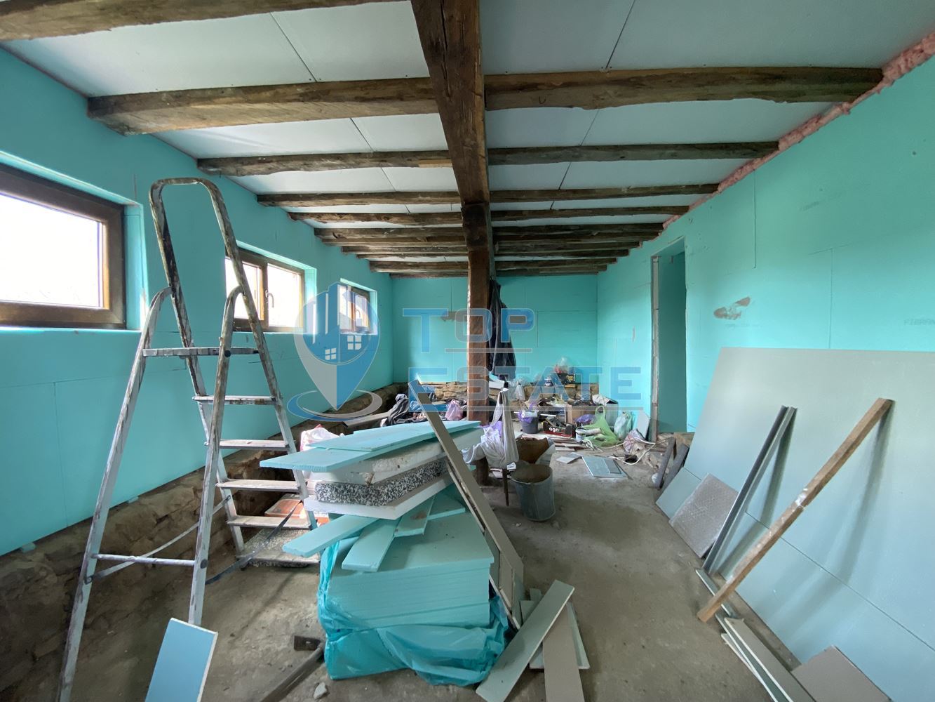 Двуетажна тухлена къща с панорамна гледка в Еленския балкан-0 Двуетажна тухлена къща с панорамна гледка в Еленския балкан - 0