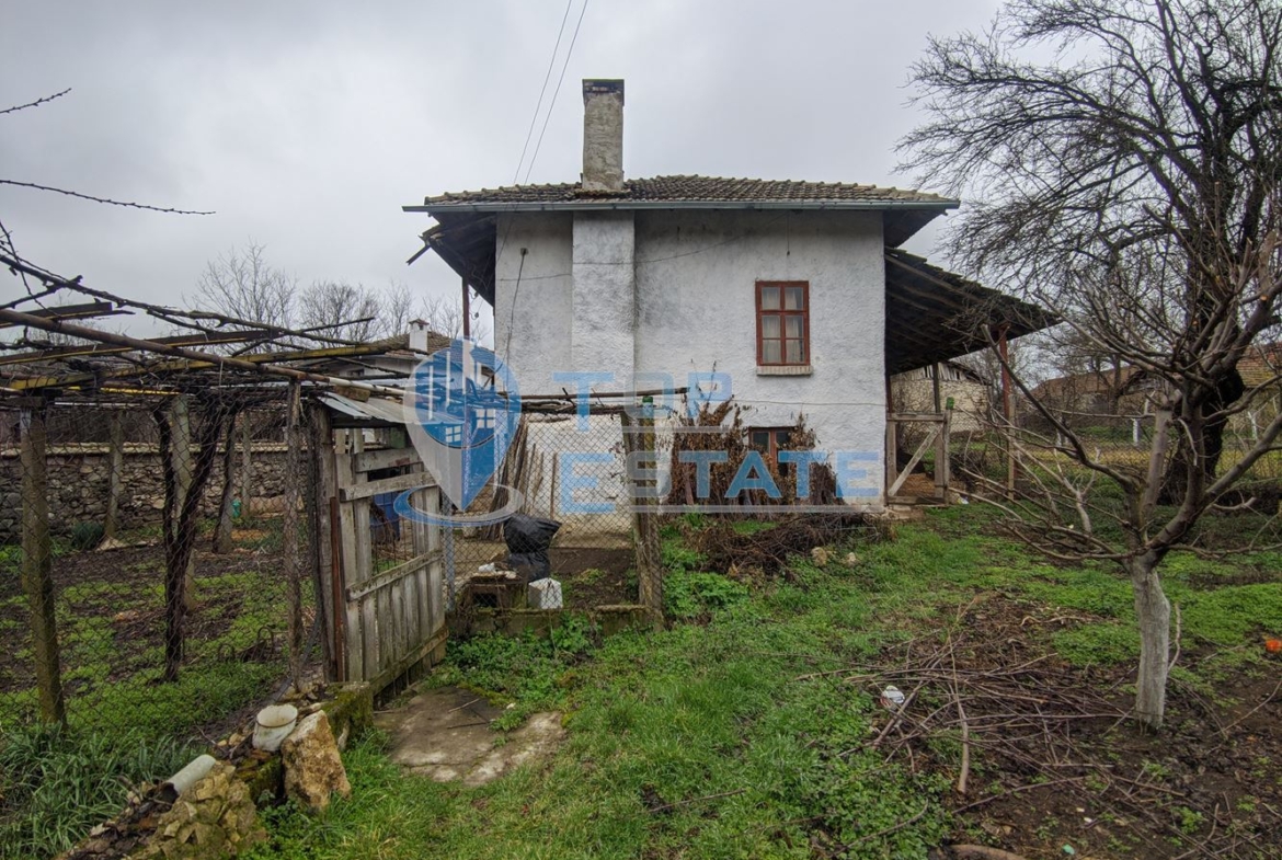 Двуетажна къща с голям двор в село Мусина - 0