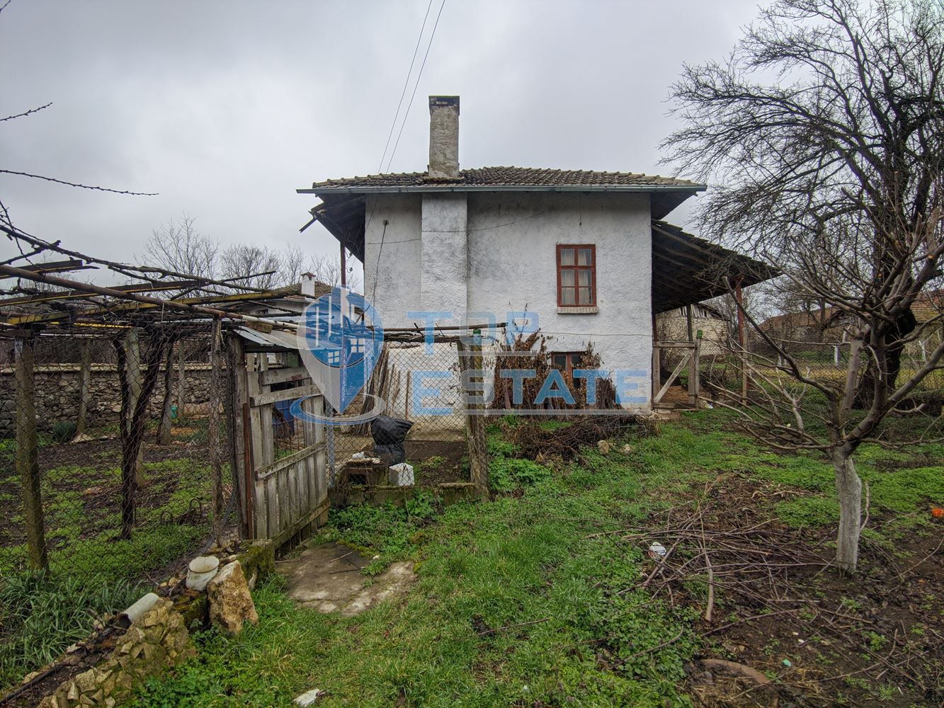 Двуетажна къща с голям двор в село Мусина - 0