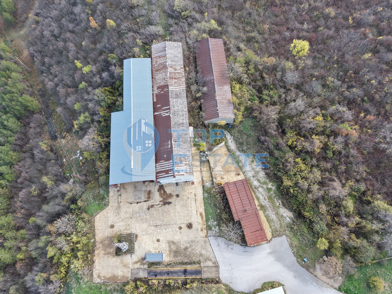 Инвестиционен промишлен имот с 2400 кв. м застроена площ и парцел с площ 20 дка - 0