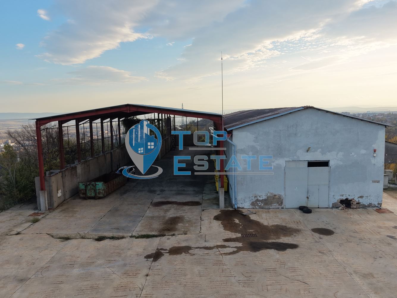 Инвестиционен промишлен имот с 2400 кв. м застроена площ и парцел с площ 20 дка - 0