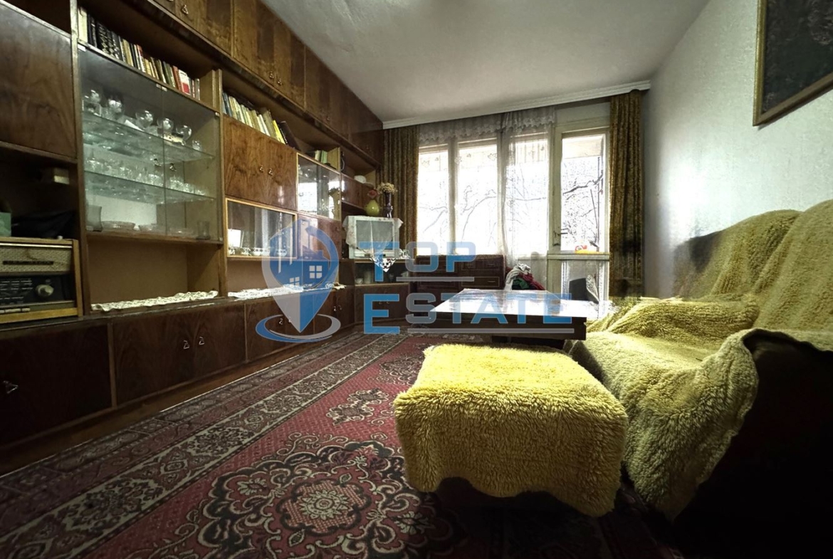 Тристаен тухлен апартамент в центъра на град Велико Търново - 0