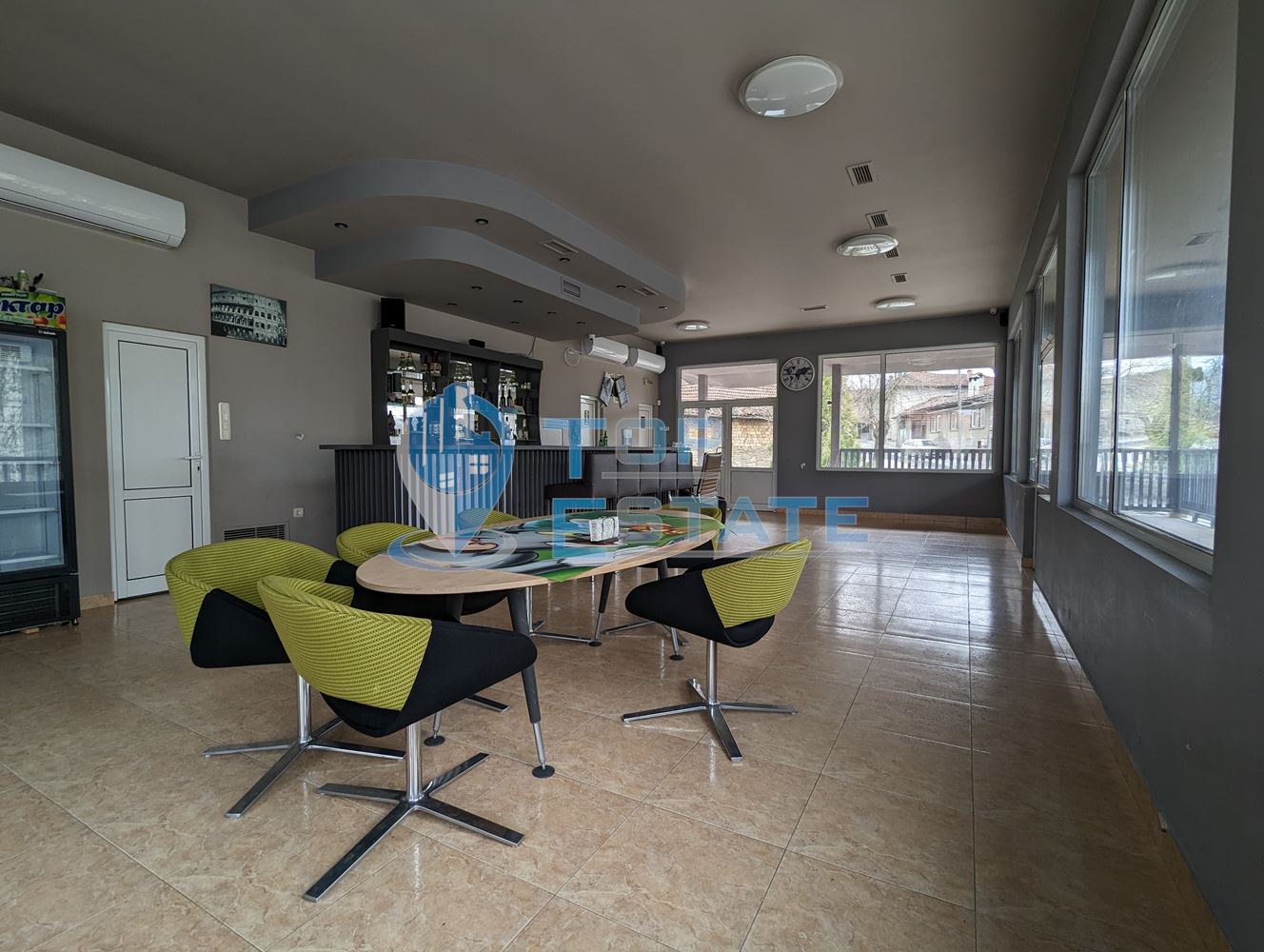 Търговска сграда на два етажа в центъра на град Златарица-0 Търговска сграда на два етажа в центъра на град Златарица - 0