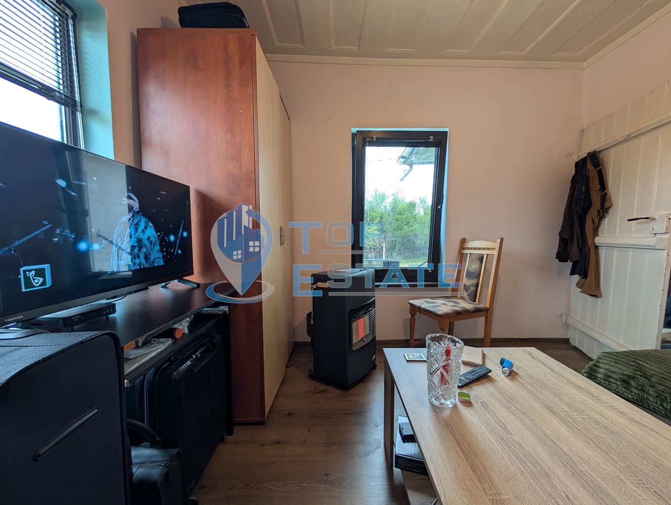 Едноетажна реновирана къща с голям двор в село Сливовица-0 Едноетажна реновирана къща с голям двор в село Сливовица - 0