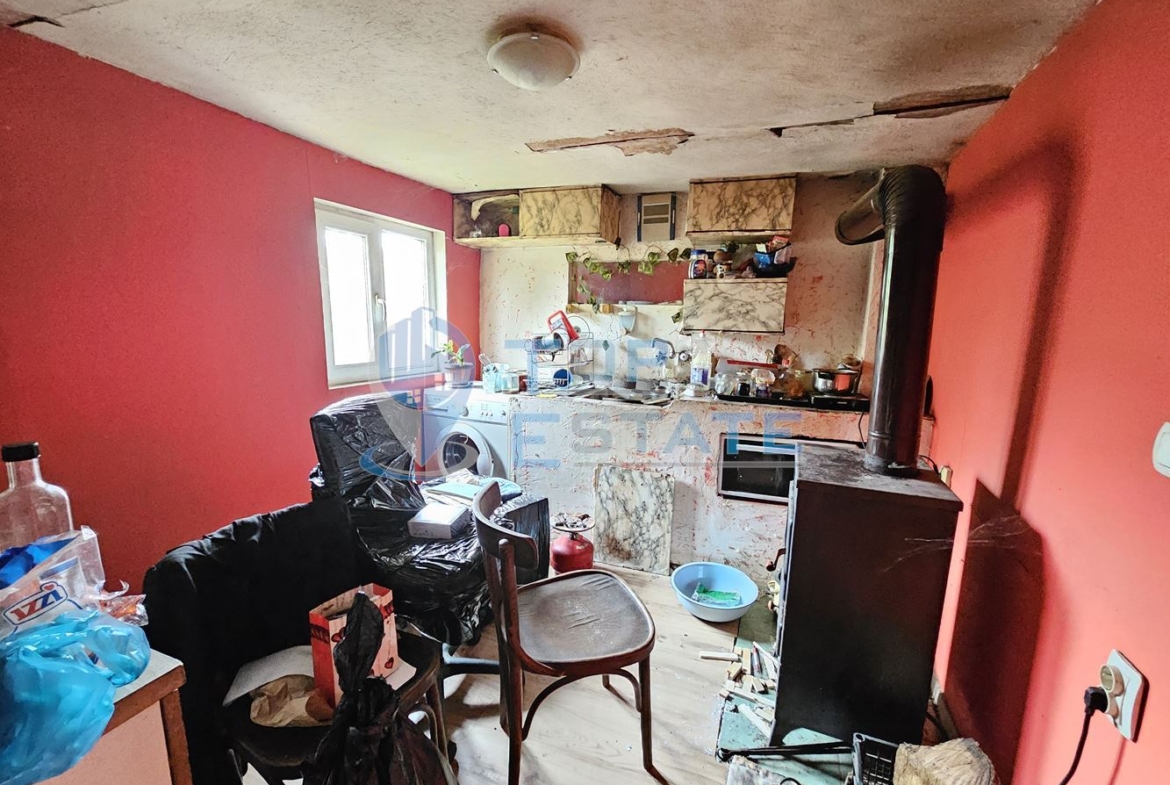 Къща с вътрешна баня с тоалетна в село Драгижево, област Велико Търново - 0