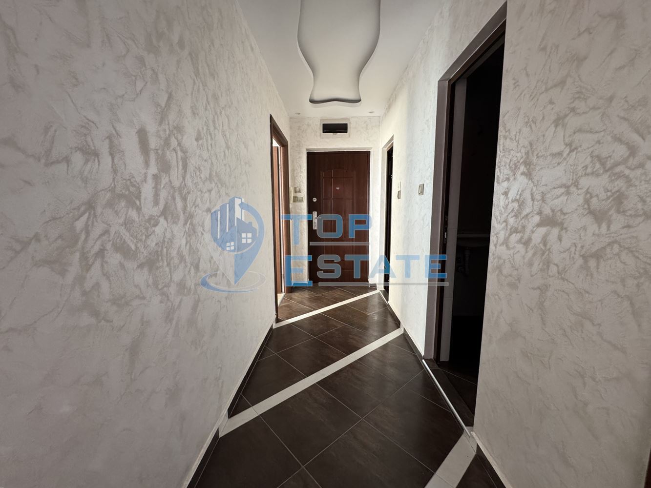 Обзаведен тристаен апартамент под наем с две спални в кв. Акация, гр. Велико Търново - 0