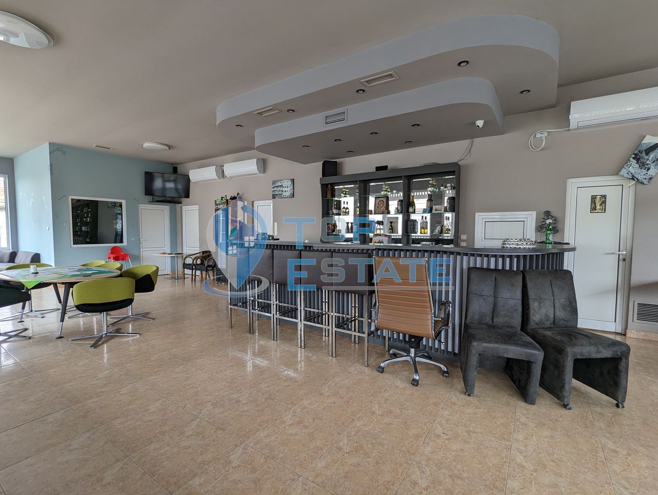 Търговска сграда на два етажа в центъра на град Златарица-0 Търговска сграда на два етажа в центъра на град Златарица - 0