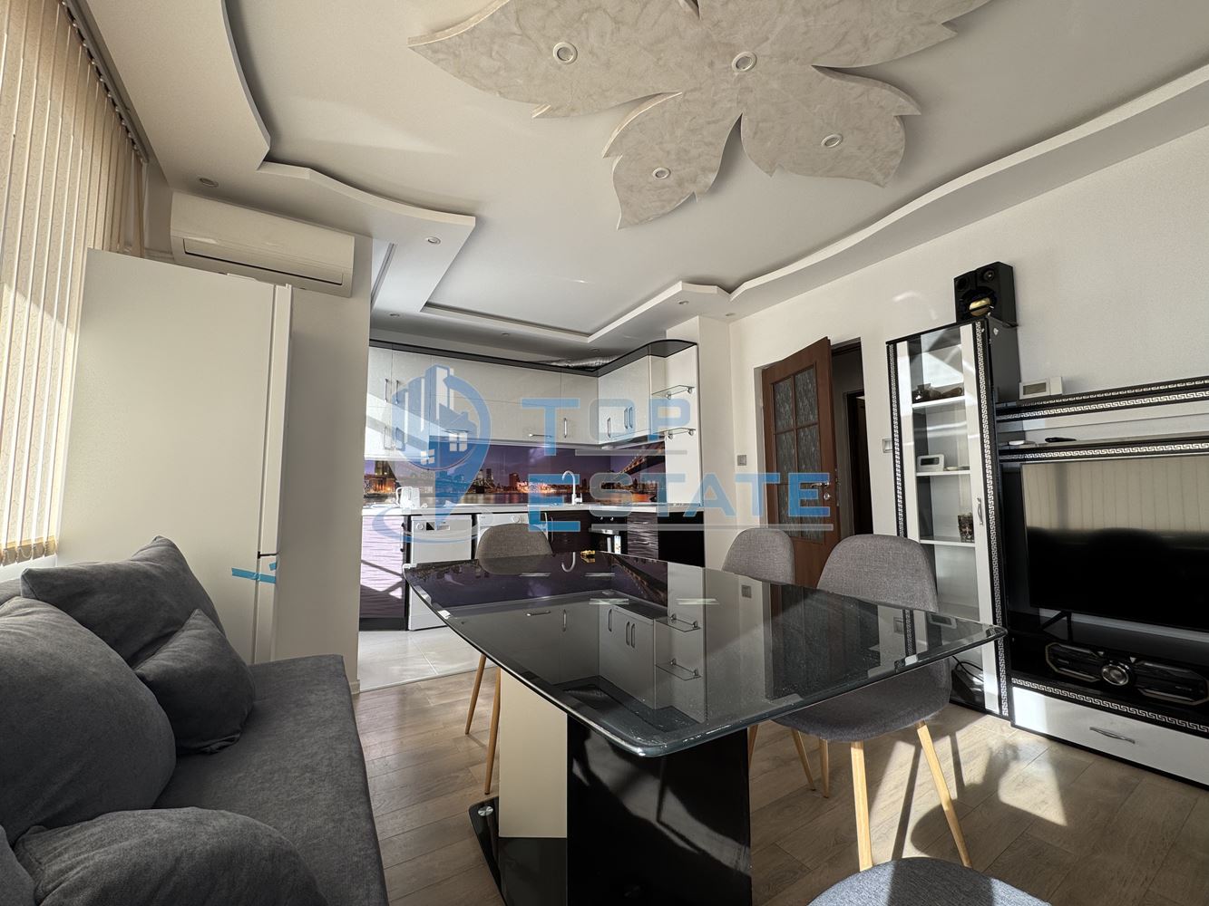 Обзаведен тристаен апартамент под наем с две спални в кв. Акация, гр. Велико Търново - 0