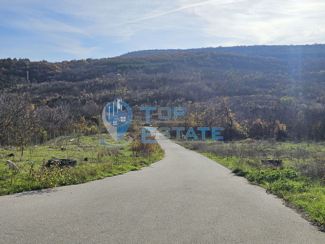 Инвестиционен промишлен имот с 2400 кв. м застроена площ и парцел с площ 20 дка - 0