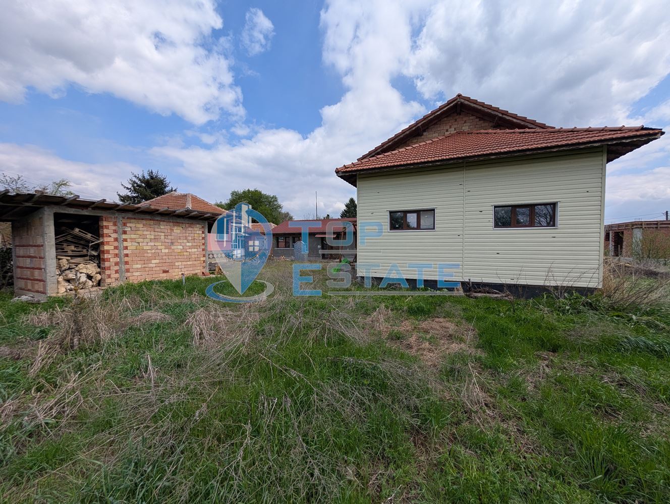 Две къщи, лятна кухня и гараж с голям двор в град Горна Оряховица - 0