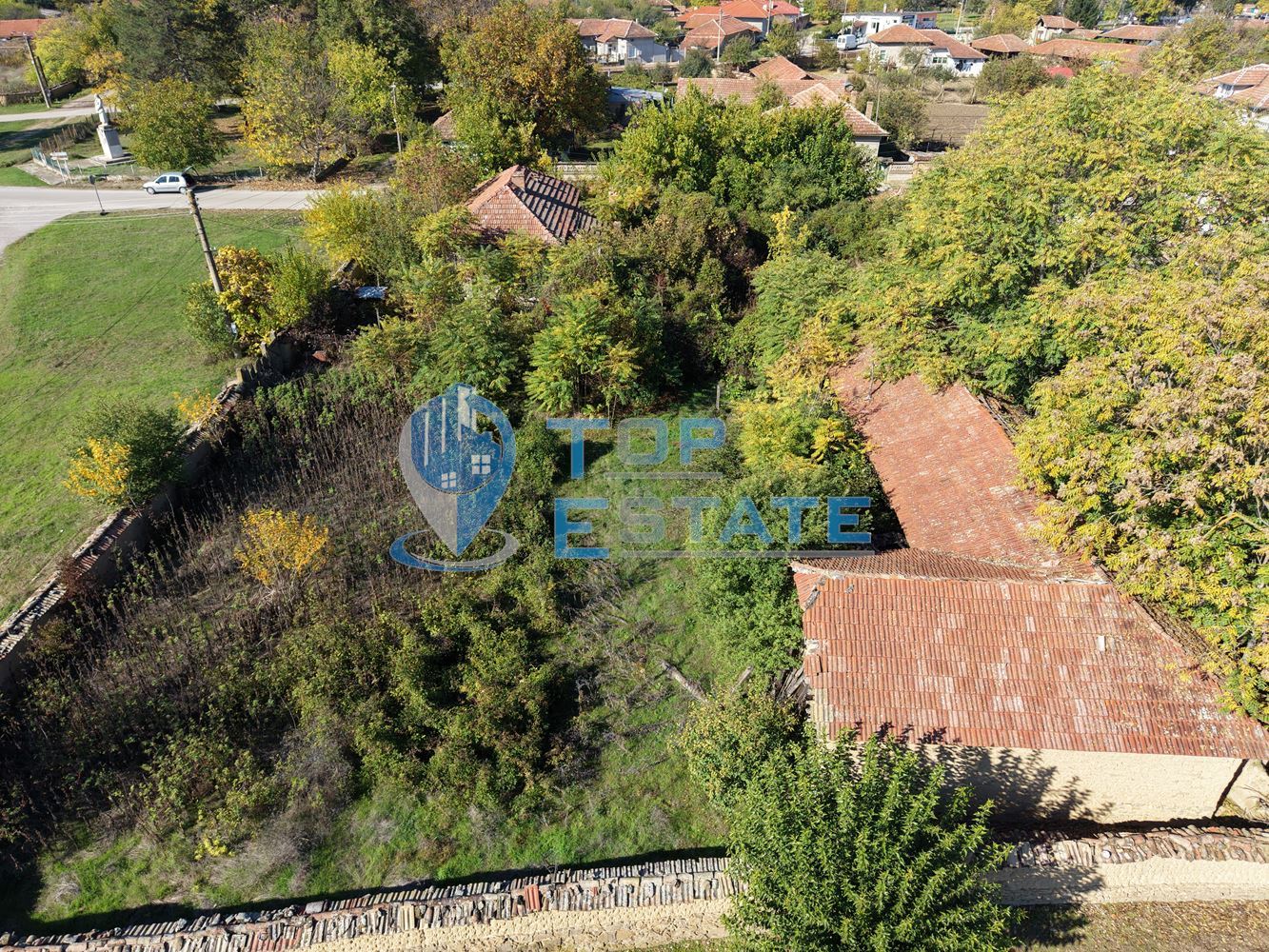 Тухлена къща с голям двор и стопански постройки на централна улица в село Върбица, област Велико Търново-0 Тухлена къща с голям двор и стопански постройки на централна улица в село Върбица, област Велико Търново - 0