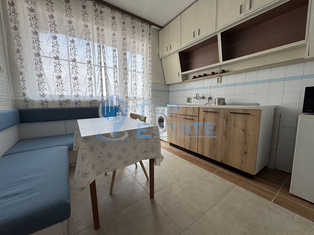 Обзаведен многостаен апартамент под наем в центъра на град Велико Търново - 0