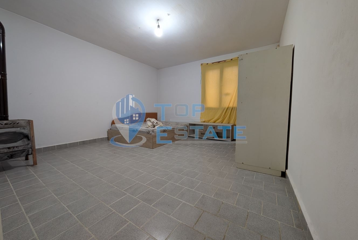 Едноетажна монолитна къща в центъра на град Златарица - 0