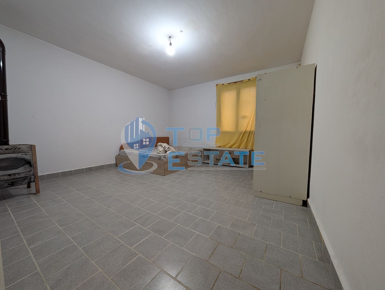 Едноетажна монолитна къща в центъра на град Златарица - 0