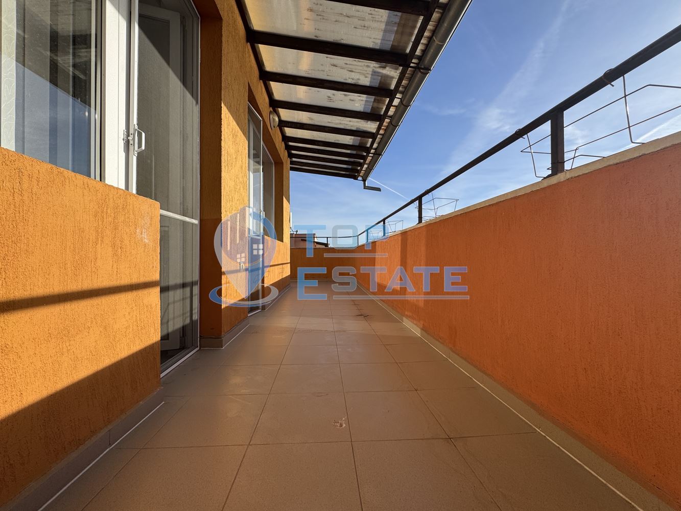 Обзаведен тристаен апартамент под наем с две спални в кв. Акация, гр. Велико Търново - 0