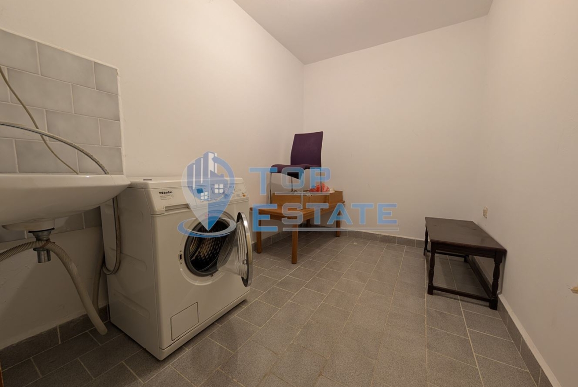 Едноетажна монолитна къща в центъра на град Златарица - 0