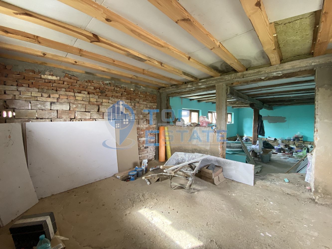 Двуетажна тухлена къща с панорамна гледка в Еленския балкан-0 Двуетажна тухлена къща с панорамна гледка в Еленския балкан - 0